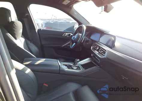 2021 BMW X6 Sdrive40I z USA, uszkodzony, nr VIN 5UXCY4C02M9F96479